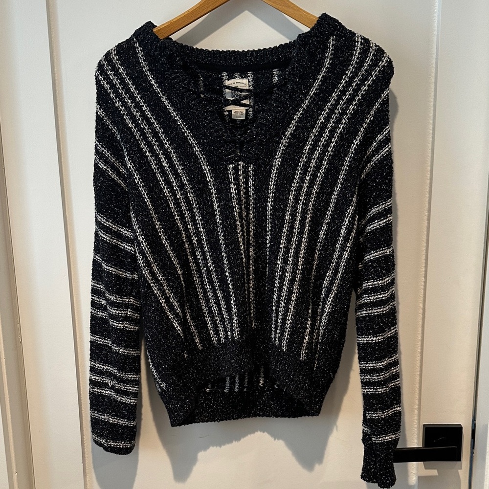 Billabong Black and White V-Neck Sweater
